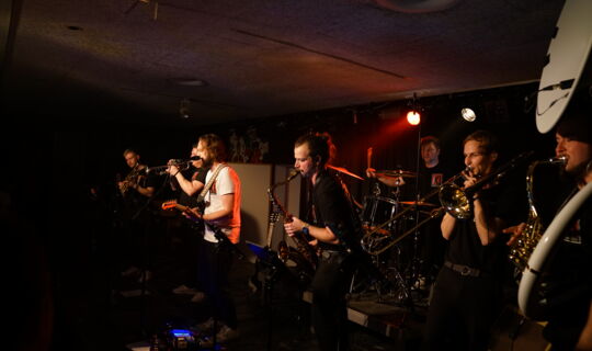 FinestXi@HandoutBand(6).JPG