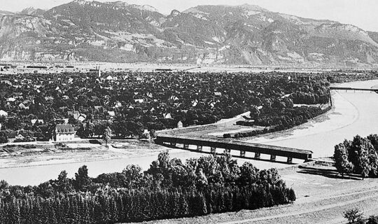 Unterfahrbrücke mit Rhein Lustenau © Nipp Unterfahrbrücke mit Rhein Lustenau © Nipp
