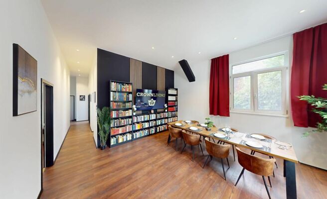 CROWN LIVING Design Loft, KÃ¼che, Bibliothek, Gartensitzplatz