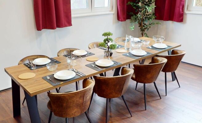 CROWN LIVING Design Loft, KÃ¼che, Bibliothek, Gartensitzplatz