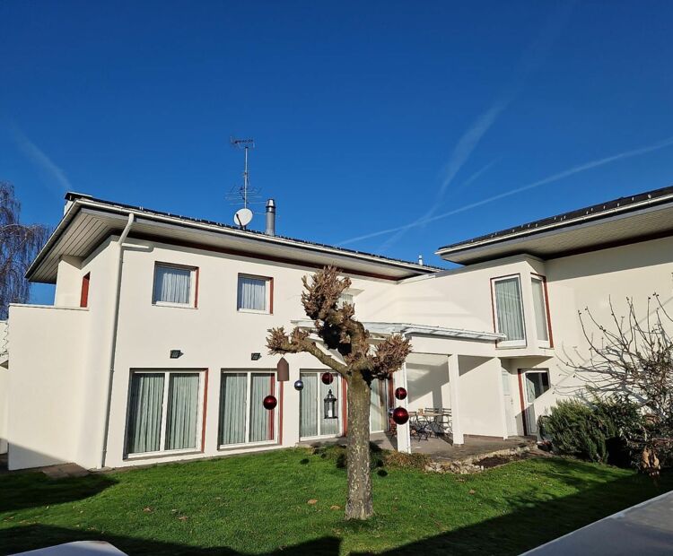 Ferienhuus 80er Liebe mit Whirlpool, AuÃenansicht Ferienhuus 80er Liebe mit Whirlpool, AuÃenansicht