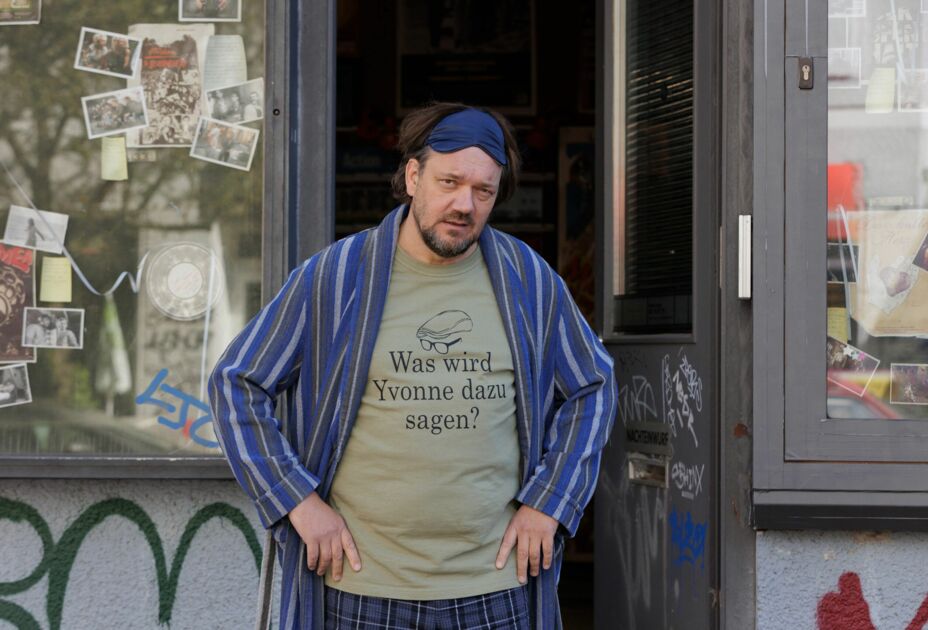 Der_Held_vom_Bahnhof_Friedrichstrasse__Still__Â© X Verleih AG__FrÃ©dÃ©ric Batier.jpg