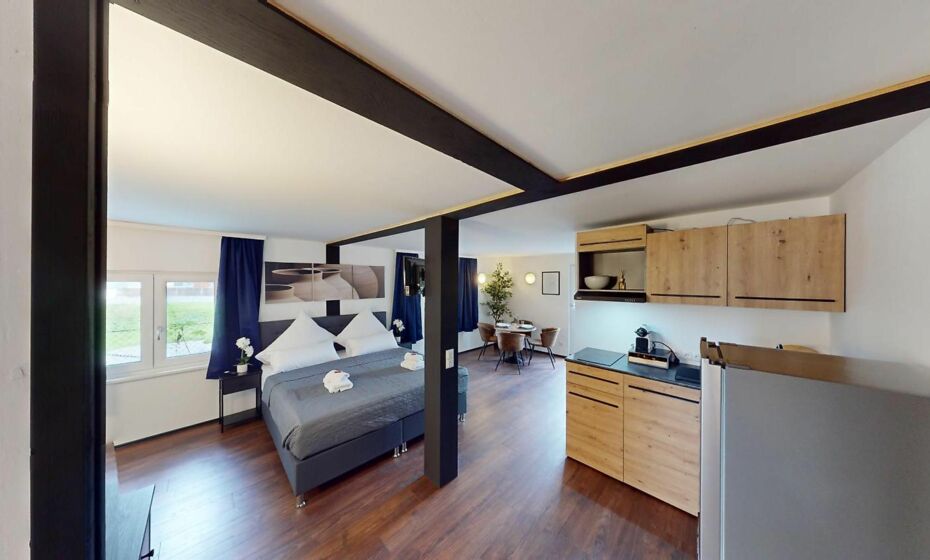 CROWN LIVING Design Loft, KÃ¼che, Bibliothek, Gartensitzplatz