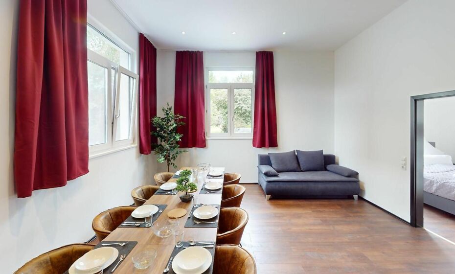 CROWN LIVING Design Loft, KÃ¼che, Bibliothek, Gartensitzplatz