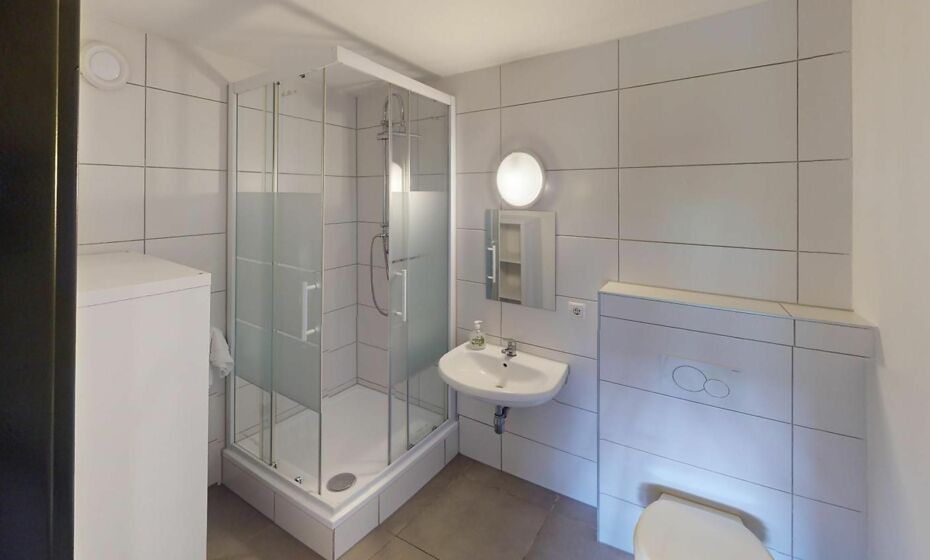 CROWN LIVING Design Loft, KÃ¼che, Bibliothek, Gartensitzplatz