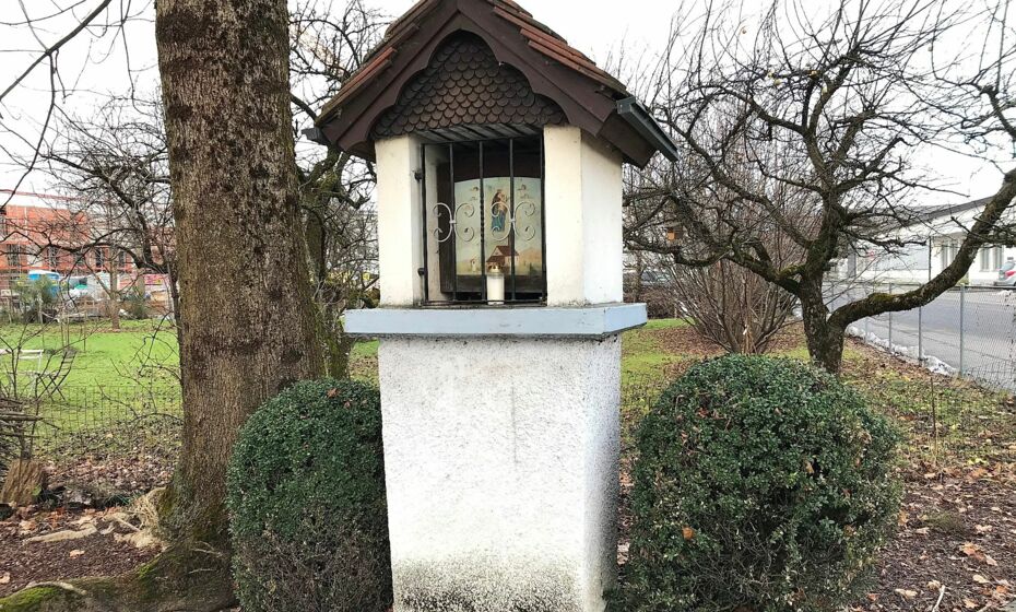 Cornelia Mathis-Rothmund Loretokapelle, Lustenau, Bildstock Vorplatz