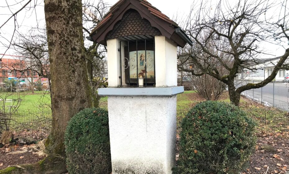 Cornelia Mathis-Rothmund Loretokapelle, Lustenau, Bildstock Vorplatz