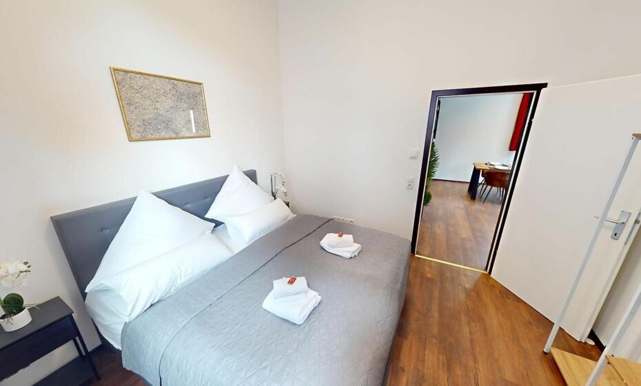 CROWN LIVING Design Loft, KÃ¼che, Bibliothek, Gartensitzplatz