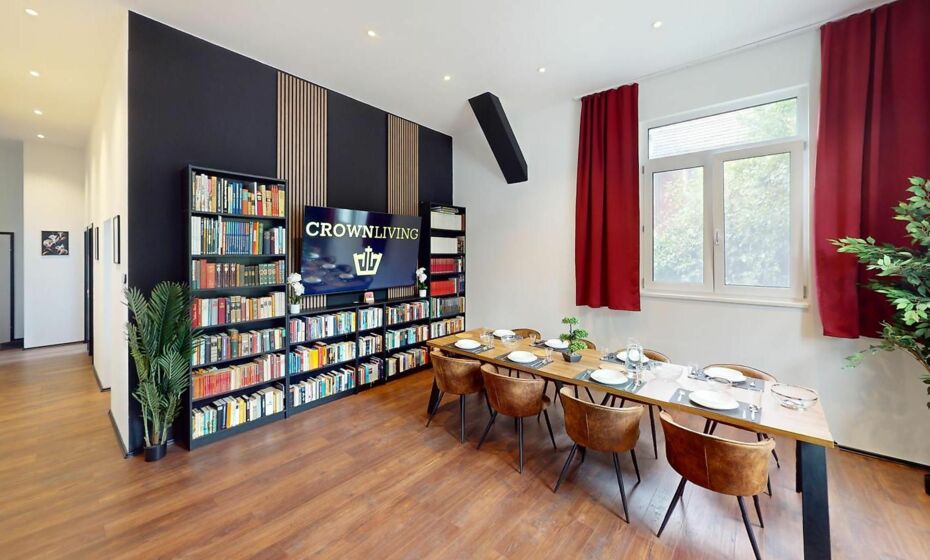 CROWN LIVING Design Loft, KÃ¼che, Bibliothek, Gartensitzplatz