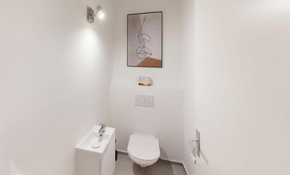 CROWN LIVING Design Loft, Küche, Bibliothek, Gartensitzplatz CROWN LIVING Design Loft, Küche, Bibliothek, Gartensitzplatz