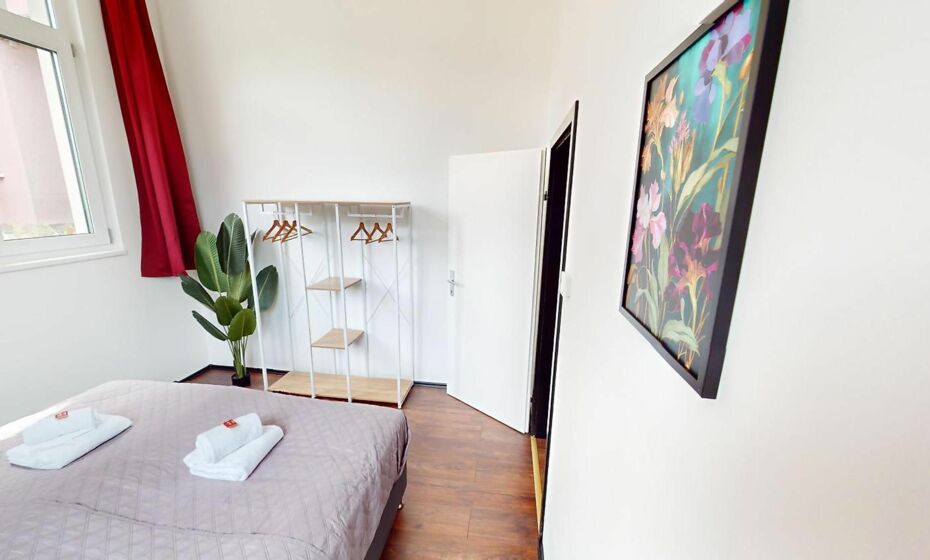 CROWN LIVING Design Loft, KÃ¼che, Bibliothek, Gartensitzplatz