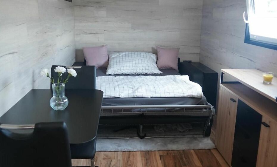 Tiny House möbliert inkl grosser Terrasse Tiny House möbliert inkl grosser Terrasse