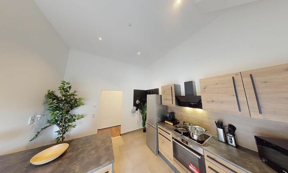 CROWN LIVING Design Loft, KÃ¼che, Bibliothek, Gartensitzplatz