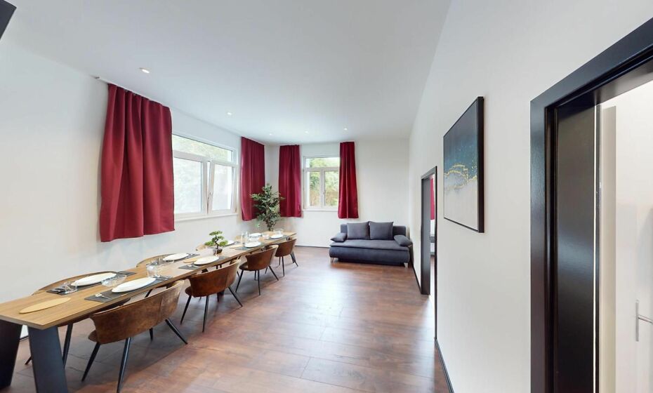 CROWN LIVING Design Loft, KÃ¼che, Bibliothek, Gartensitzplatz