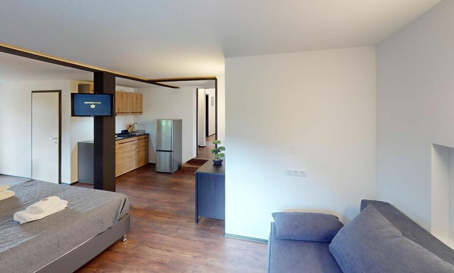 CROWN LIVING Design Loft, KÃ¼che, Bibliothek, Gartensitzplatz