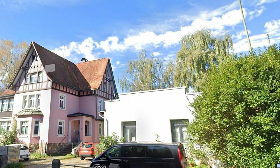 CROWN LIVING Design Loft, KÃ¼che, Bibliothek, Gartensitzplatz