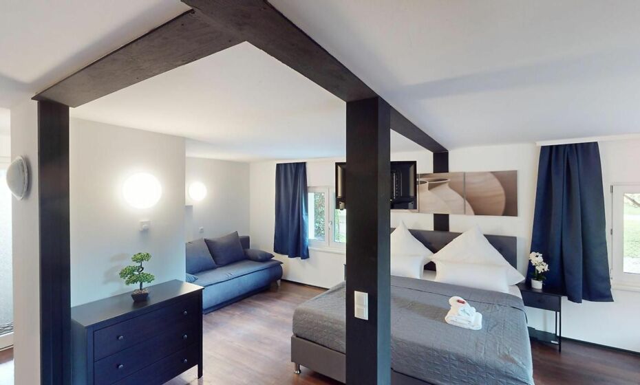 CROWN LIVING Design Loft, KÃ¼che, Bibliothek, Gartensitzplatz