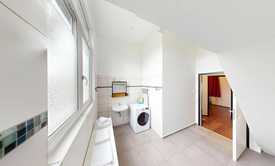 CROWN LIVING Design Loft, KÃ¼che, Bibliothek, Gartensitzplatz