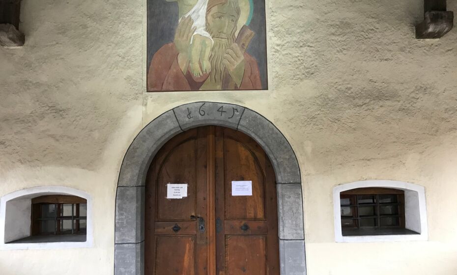 Cornelia Mathis-Rothmund Loretokapelle, Lustenau, Portal mit Hl. Christophorus